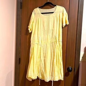 Vintage yellow eyelet dress size medium